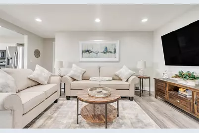 9926 S Lannae Dr, Sandy, UT 84094 - Photo 10