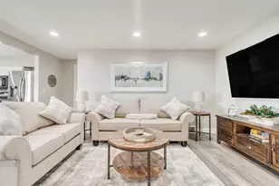 9926 S Lannae Dr, Sandy, UT 84094 - Photo 10