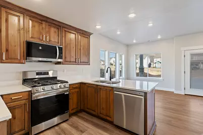 3122 N 1675 E, Layton, UT 84040 - Photo 4