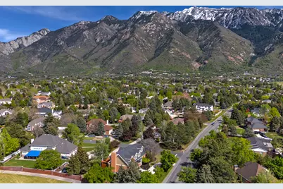 16 E Gatehouse Ln S, Sandy, UT 84092 - Photo 4