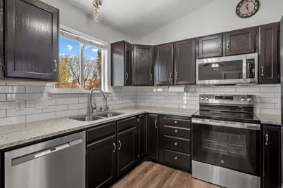 14137 S Ben Lomond Peak Dr, Riverton, UT 84096 - Photo 10