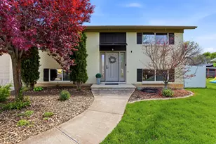 611 W 1635 N, Clinton, UT 84015 - Photo 2
