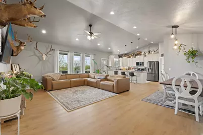 460 S 300 E, Mount Pleasant, UT 84647 - Photo 8