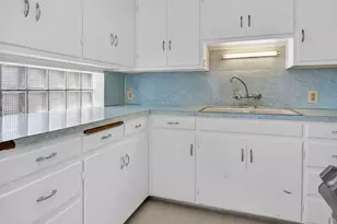 945 N 200 E, Orem, UT 84057 - Photo 16