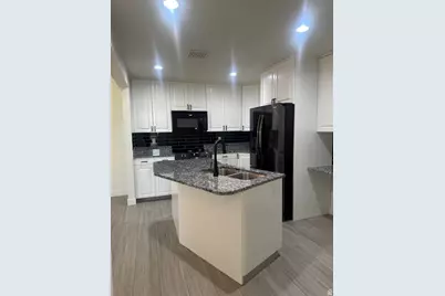 9071 S Wasatch Blvd, Sandy, UT 84093 - Photo 10