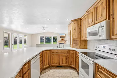 9270 S Jana Lee Dr, West Jordan, UT 84088 - Photo 14