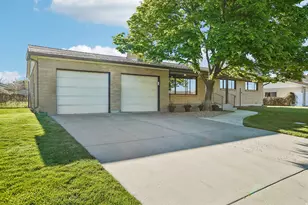 9270 S Jana Lee Dr, West Jordan, UT 84088 - Photo 4