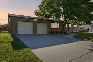 9270 S Jana Lee Dr, West Jordan, UT 84088 - Photo 2