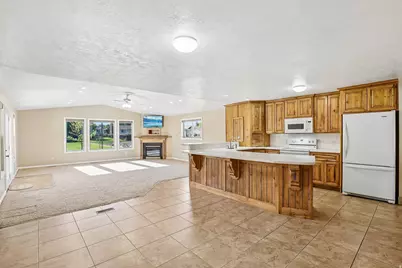 9270 S Jana Lee Dr, West Jordan, UT 84088 - Photo 16