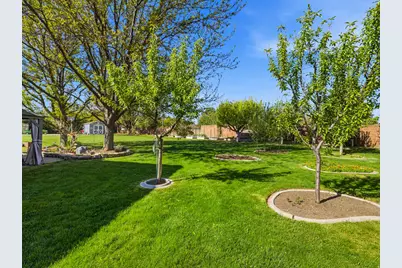 9876 S Spruce Dale Dr, South Jordan, UT 84095 - Photo 10