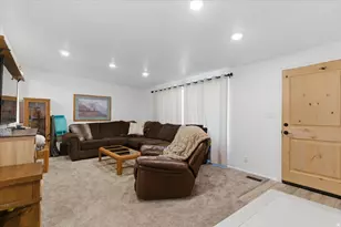 5680 S 2600 W, Roy, UT 84067 - Photo 6