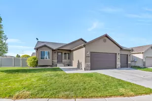 2454 E Ox Yoke Dr, Eagle Mountain, UT 84005 - Photo 2