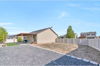 2454 E Ox Yoke Dr, Eagle Mountain, UT 84005 - Photo 36