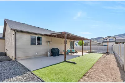 2454 E Ox Yoke Dr, Eagle Mountain, UT 84005 - Photo 32