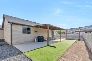 2454 E Ox Yoke Dr, Eagle Mountain, UT 84005 - Photo 32