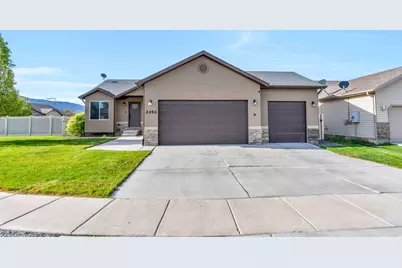 2454 E Ox Yoke Dr, Eagle Mountain, UT 84005 - Photo 4