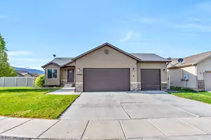 2454 E Ox Yoke Dr, Eagle Mountain, UT 84005 - Photo 4