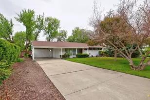 1740 E Southmoor Dr, Salt Lake City, UT 84117 - Photo 2