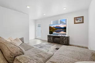 1152 E Trident Dr, Saratoga Springs, UT 84045 - Photo 10