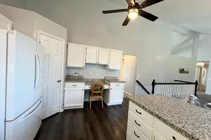 1317 E Knollwood Dr, Sandy, UT 84092 - Photo 8