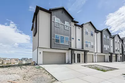 646 W Caroles Way #5, Tooele, UT 84074 - Photo 2