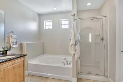 585 E Wyngate Pointe Ln, Draper, UT 84020 - Photo 14