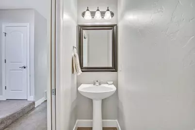 585 E Wyngate Pointe Ln, Draper, UT 84020 - Photo 8