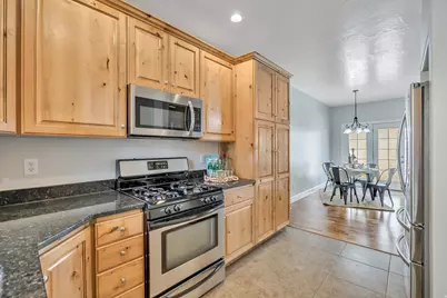585 E Wyngate Pointe Ln, Draper, UT 84020 - Photo 8