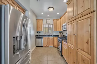 585 E Wyngate Pointe Ln, Draper, UT 84020 - Photo 6