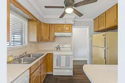7168 S 1700 E, Cottonwood Heights, UT 84121 - Photo 12