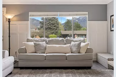 7168 S 1700 E, Cottonwood Heights, UT 84121 - Photo 8