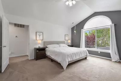 1554 E Buttercup Dr, Sandy, UT 84092 - Photo 36