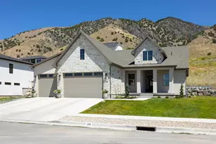 184 S 400 E, Providence, UT 84332 - Photo 2