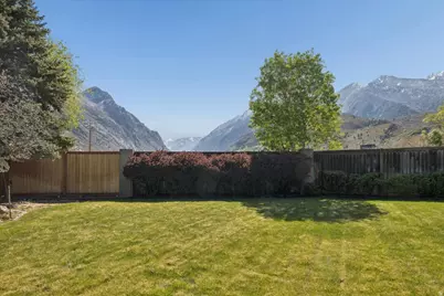 9725 S Ruskin Cir, Sandy, UT 84092 - Photo 6