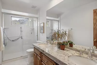 9725 S Ruskin Cir, Sandy, UT 84092 - Photo 22