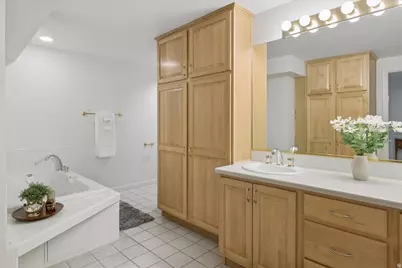 9725 S Ruskin Cir, Sandy, UT 84092 - Photo 44