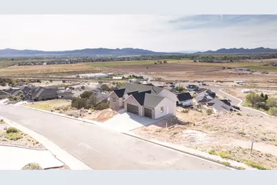3256 W Kingsbury Dr, Cedar City, UT 84720 - Photo 8
