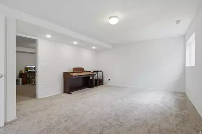 6822 S High Bluff Dr W, West Jordan, UT 84081 - Photo 20