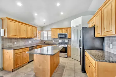 7074 S Rialto Way, West Jordan, UT 84081 - Photo 4