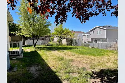 1095 N 2925 W, Layton, UT 84041 - Photo 6