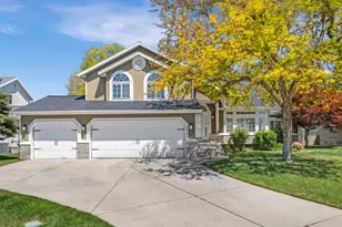 7909 S Twelve Pines Dr, Sandy, UT 84094 - Photo 14