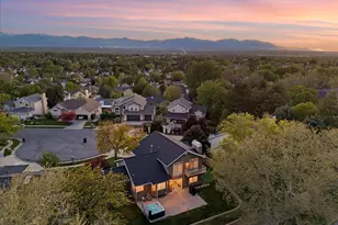 7909 S Twelve Pines Dr, Sandy, UT 84094 - Photo 4