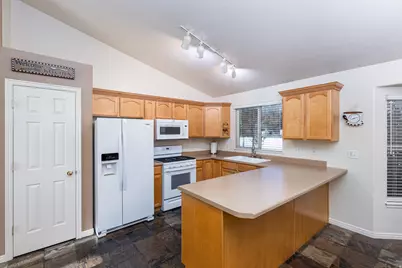3918 S Madill Cir W, West Valley, UT 84119 - Photo 6