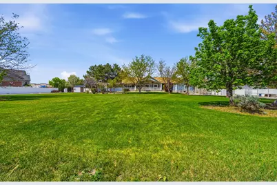 2433 W Saddle Horn Cir S, Bluffdale, UT 84065 - Photo 52