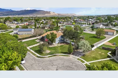 2433 W Saddle Horn Cir S, Bluffdale, UT 84065 - Photo 4