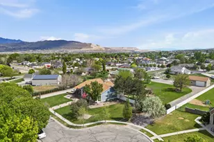 2433 W Saddle Horn Cir S, Bluffdale, UT 84065 - Photo 4