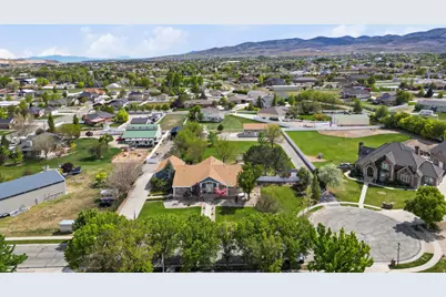 2433 W Saddle Horn Cir S, Bluffdale, UT 84065 - Photo 54
