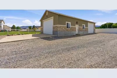 2433 W Saddle Horn Cir S, Bluffdale, UT 84065 - Photo 8