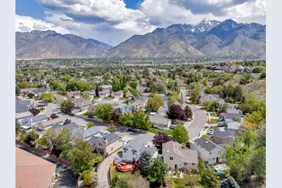 8752 S Alta Cove Dr, Sandy, UT 84093 - Photo 2