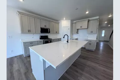 983 W Motor Vu Dr #208, Riverdale, UT 84405 - Photo 10